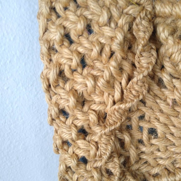 Vintage Macrame Tote Bag with Blue Wood Beads & Wood Handles - Picture 9 of 9